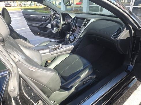 Used 2019 INFINITI Q60 3.0t Luxe w/ Essential Package image 7