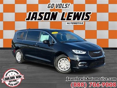 New 2026 Chrysler Pacifica Select