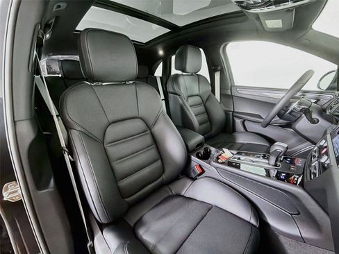 Certified 2026 Porsche Macan S AWD/4WD image 28