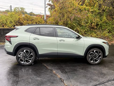 Used 2024 Chevrolet Trax RS w/ Sunroof Package image 9