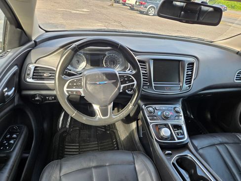 Used 2017 Chrysler 200 Limited Platinum FWD image 5