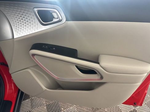 Certified 2025 Kia Soul LX w/ LX Technology Package image 25