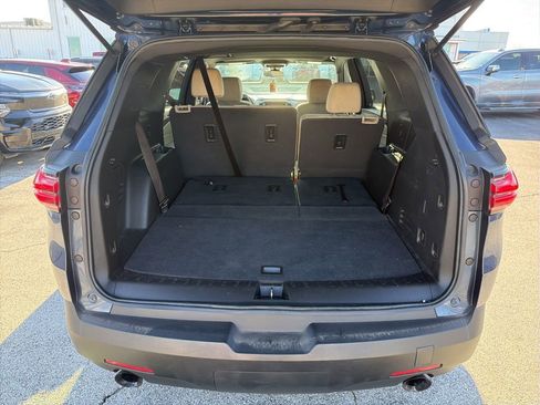 Used 2022 Chevrolet Traverse LS image 11