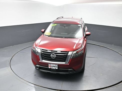 Used 2025 Nissan Pathfinder SV FWD image 39