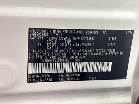 Used 2025 Toyota RAV4 XLE AWD/4WD image 31