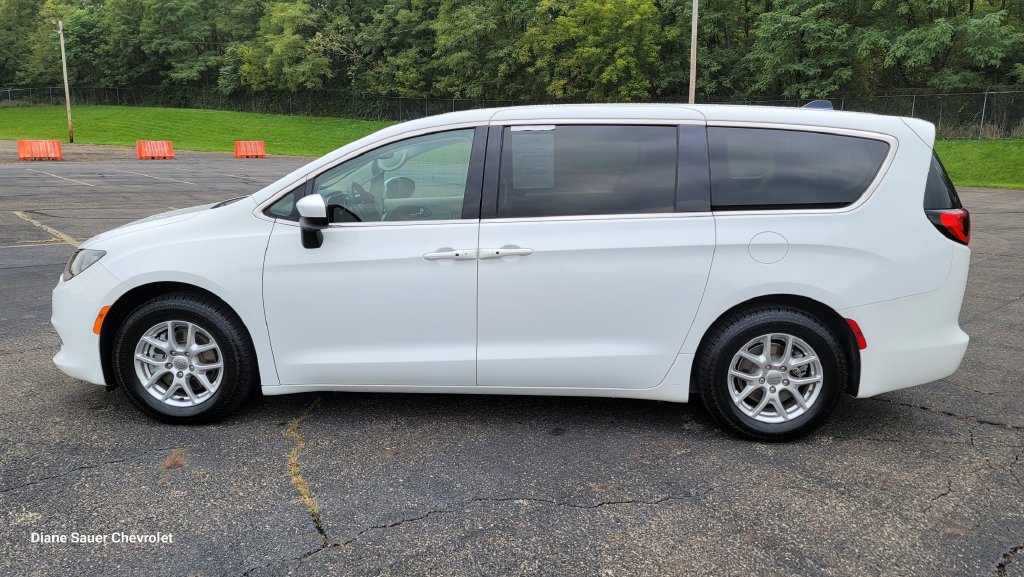 Used 2023 Chrysler Voyager LX FWD image 7