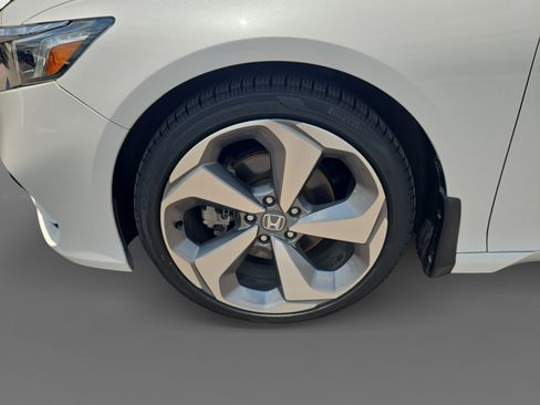 Used 2020 Honda Accord Touring image 9