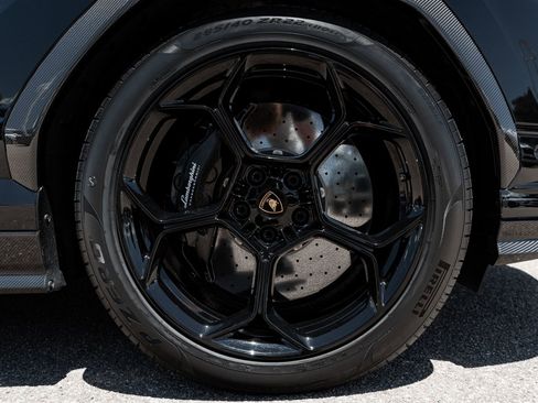 Used 2023 Lamborghini Urus Performante AWD/4WD image 16