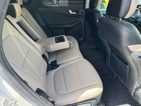 Used 2021 Ford Escape SEL w/ Technology Package FWD image 4