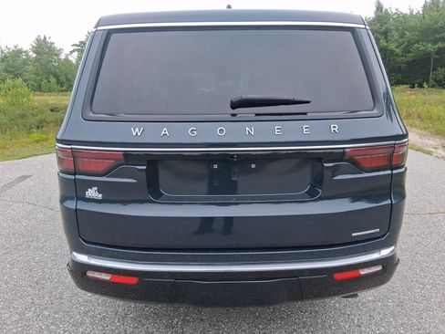 Used 2024 Jeep Wagoneer L Series II w/ Flexible Seating Group AWD/4WD image 6