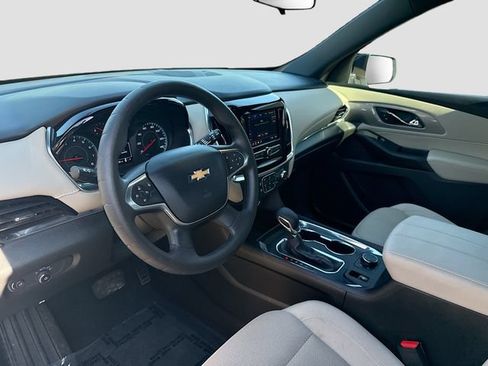 Used 2022 Chevrolet Traverse LS FWD image 9