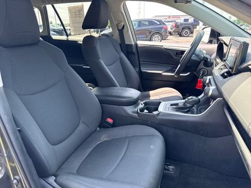 Used 2021 Toyota RAV4 LE AWD/4WD image 13