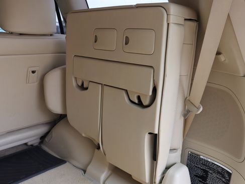 Used 2013 Lexus LX 570 4WD image 46