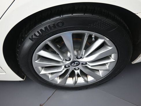 Used 2019 INFINITI Q50 Luxe w/ Essential Package (3.0T Luxe) AWD/4WD image 15