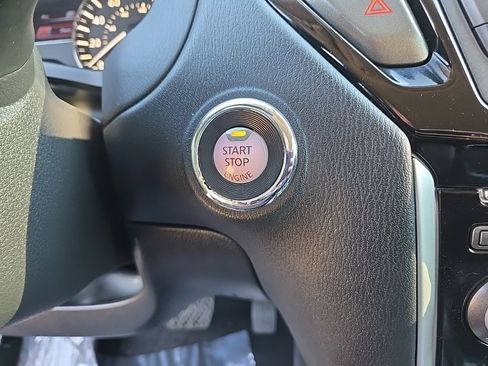 Used 2019 Nissan Pathfinder S image 21