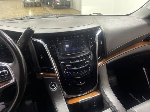 Used 2017 Cadillac Escalade ESV Premium Luxury image 29