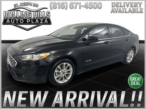 Used 2019 Ford Fusion SE FWD image 1