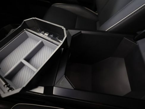 Used 2025 Tesla Cybertruck AWD Crew Cab image 41