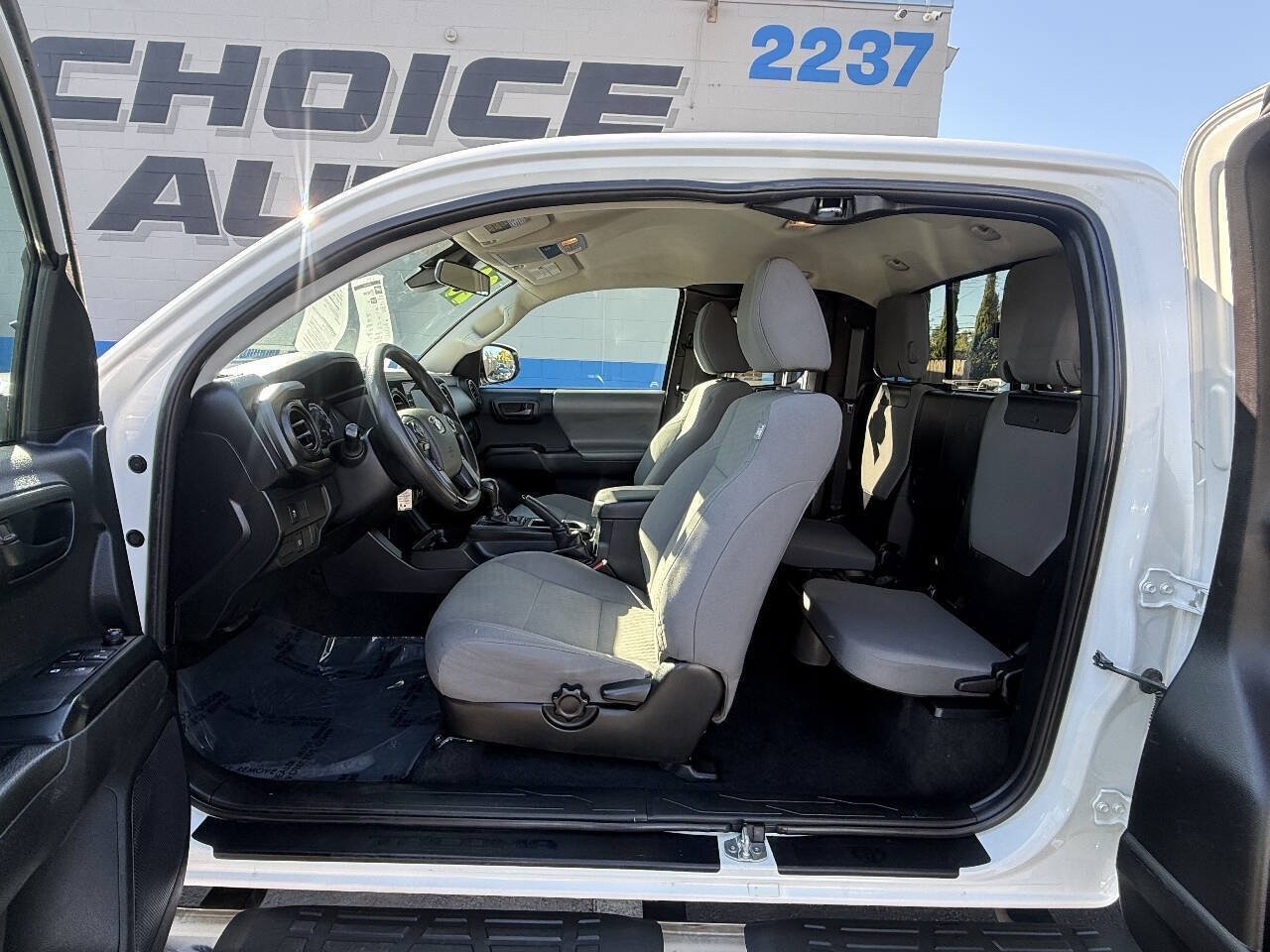 Used 2020 Toyota Tacoma SR w/ SR Convenience Package RWD image 12