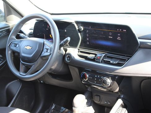Used 2025 Chevrolet TrailBlazer LT AWD/4WD image 26
