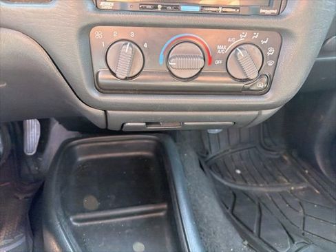 Used 2002 Chevrolet S10 Pickup LS w/ LS Preferred Equipment Group image 16