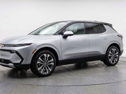 Used 2025 Chevrolet Equinox LT FWD image 3