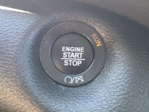 Used 2020 Jeep Cherokee Latitude Plus AWD/4WD image 17