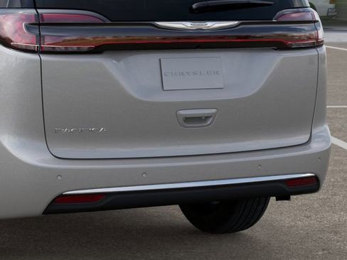 New 2026 Chrysler Pacifica Select FWD image 16