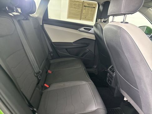 Used 2025 Volkswagen Taos SE w/ Black Wheel Package image 23