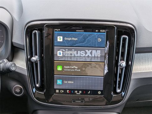 Certified 2025 Volvo XC40 B5 Plus image 18