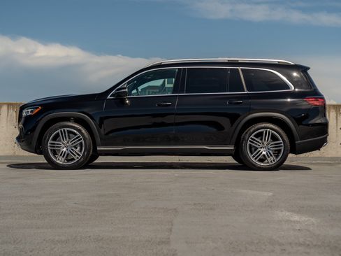 Certified 2025 Mercedes-Benz GLS 450 4MATIC image 3