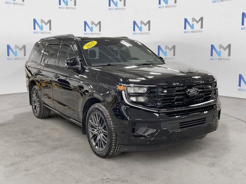 Used 2025 Ford Expedition Platinum w/ Stealth Performance Package image 7