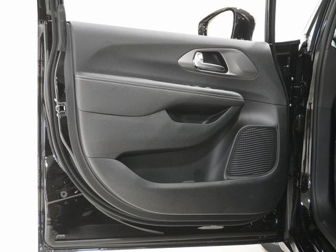 New 2026 Chrysler Voyager LX image 14