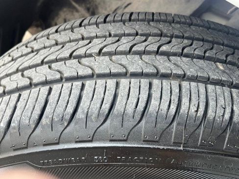 Used 2014 Ford Taurus SE image 12