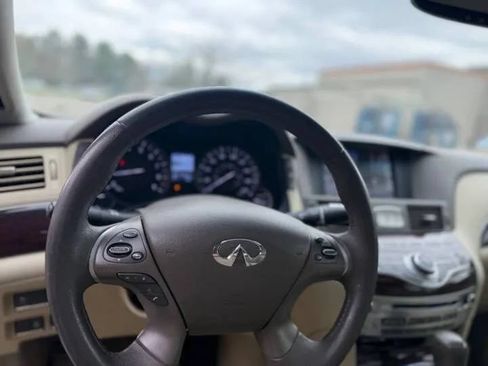 Used 2015 INFINITI Q70 3.7 AWD/4WD image 5