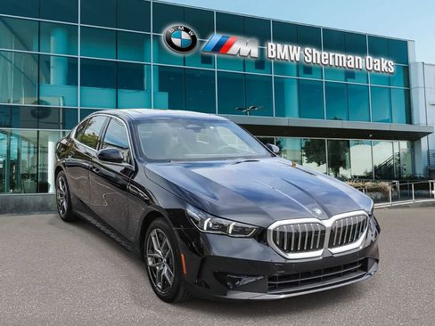 New 2026 BMW 530i w/ Convenience Package RWD image 3