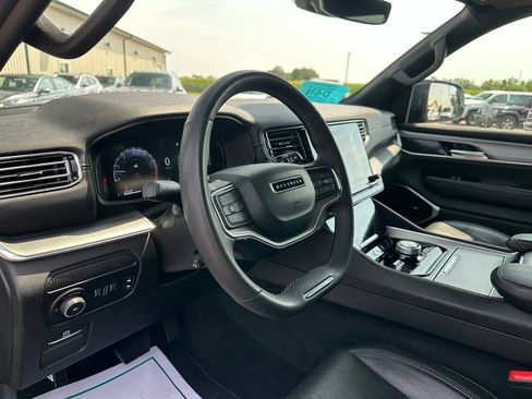 Used 2024 Jeep Wagoneer Series II AWD/4WD image 12