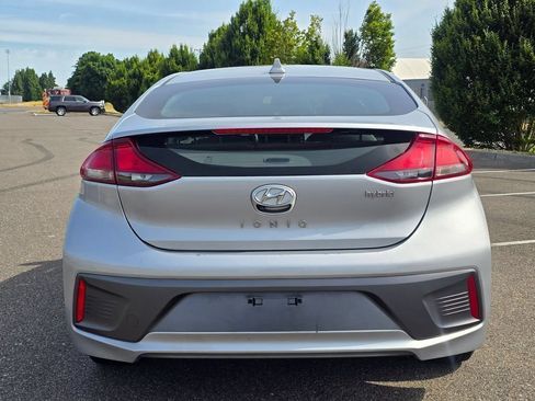 Used 2022 Hyundai Ioniq SE FWD image 4
