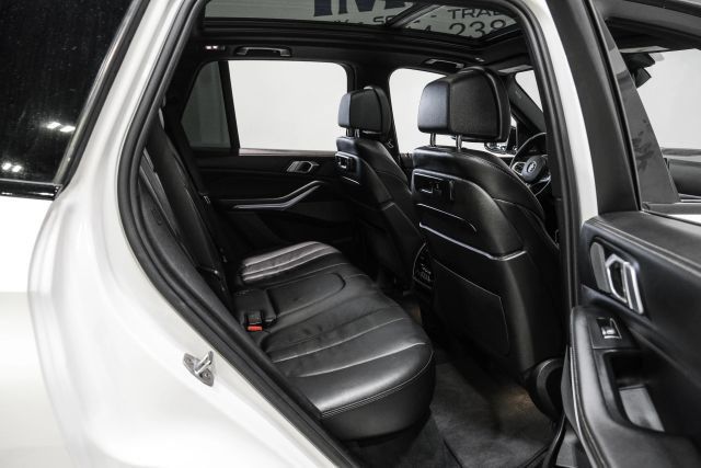 Used 2020 BMW X5 M50i AWD/4WD image 32