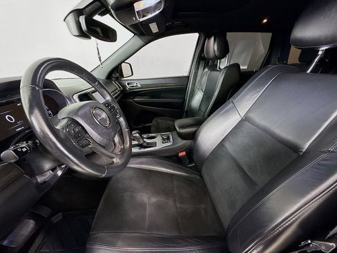 Used 2018 Jeep Grand Cherokee Laredo AWD/4WD image 22