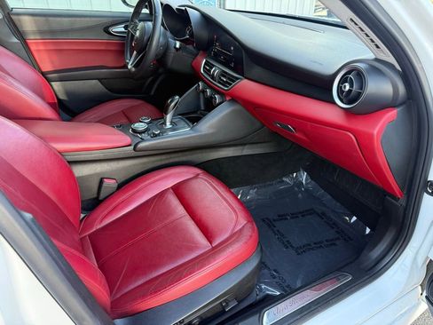 Used 2017 Alfa Romeo Giulia RWD image 12