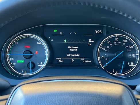 Certified 2024 Toyota Venza XLE image 31