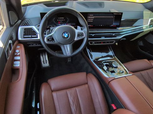 Certified 2024 BMW X7 xDrive40i w/ M Sport Package image 29