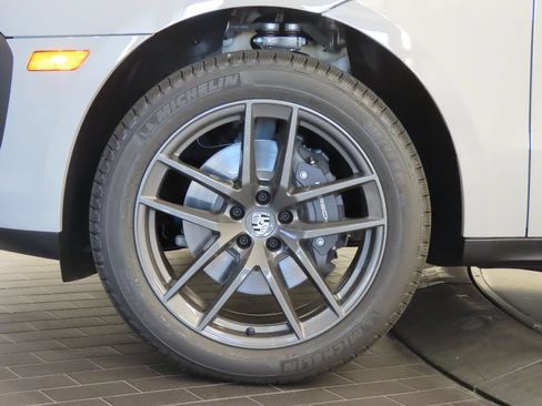 New 2026 Porsche Macan AWD/4WD image 11