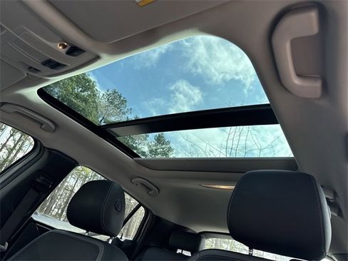 Used 2019 INFINITI QX30 w/ Navigation Package image 33