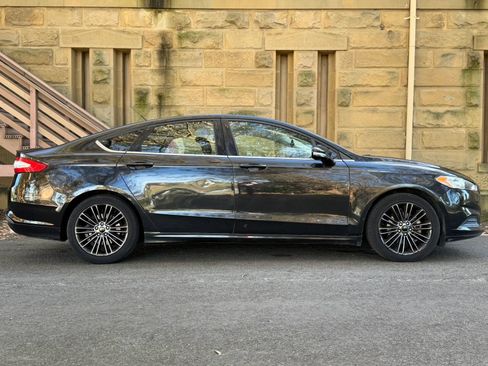 Used 2014 Ford Fusion SE FWD image 3