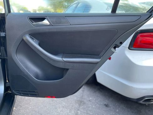 Used 2011 Volkswagen Jetta SE image 29