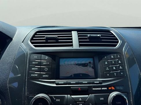 Used 2019 Ford Explorer XLT AWD/4WD image 18
