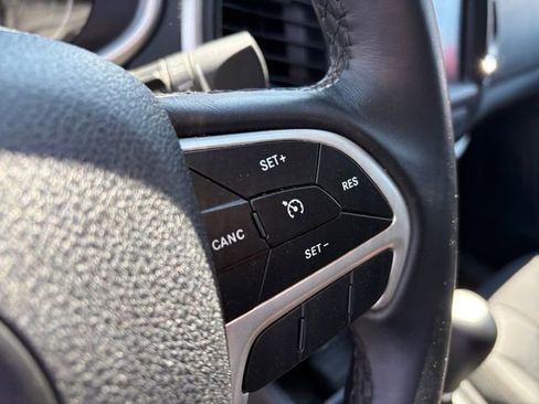 Used 2018 Jeep Cherokee Latitude Plus image 20