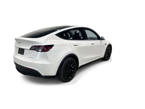 Certified 2023 Tesla Model Y AWD image 6